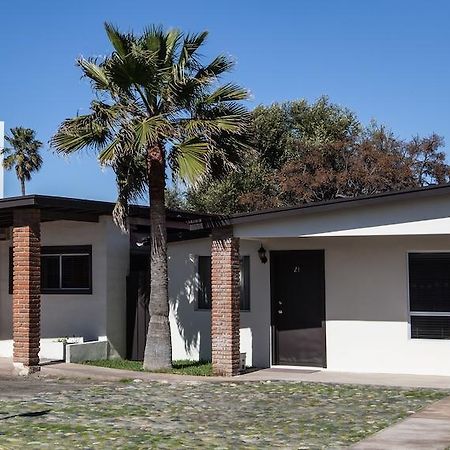 California Villas Y Hotel เอนเซนาดา ภายนอก รูปภาพ