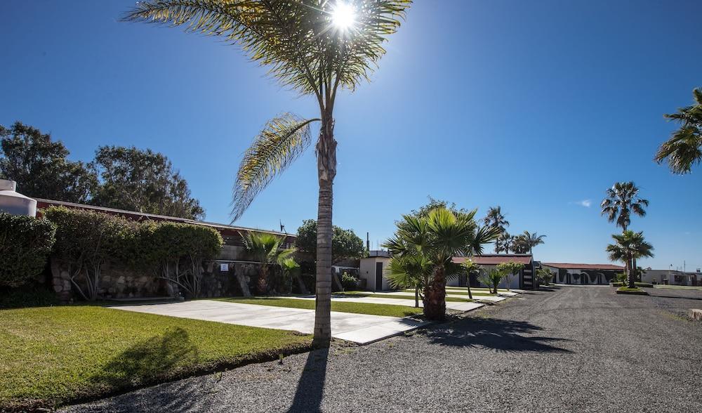 California Villas Y Hotel เอนเซนาดา ภายนอก รูปภาพ